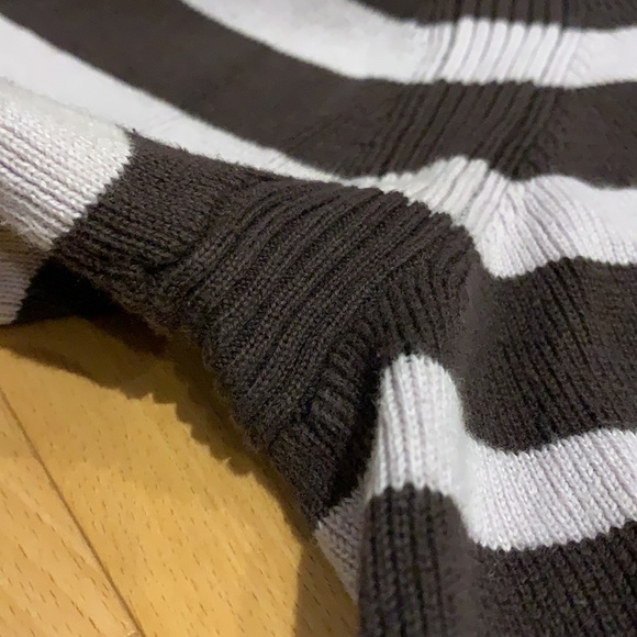 EUC RW&CO women’s Brown & Mauve Striped Turtleneck - size XL - Picture 6 of 17